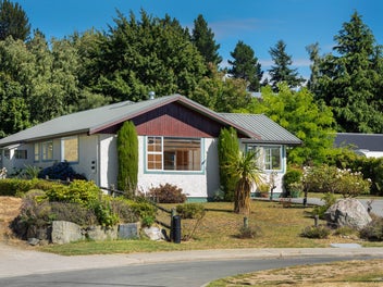 Peaceful location close to town