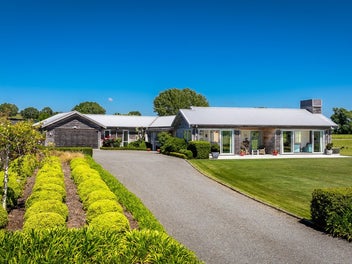 Parkhill lifestyle with ocean vistas