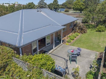 Well Maintained Quality Built Cosy Home