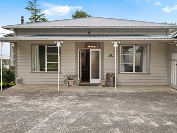 A classic Onewhero villa on 14.7 acres