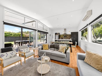 Space, Simplicity and Potential in the Heart of Ma