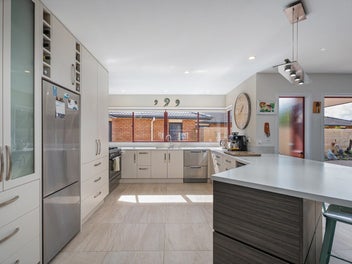 EASY & PRIVATE DRESS-CIRCLE LIVING