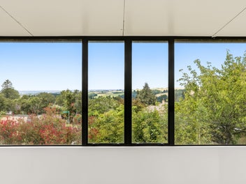 Sweeping Views on a 1145sqm Site