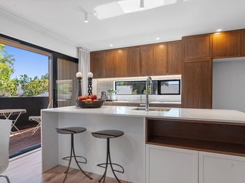 City Sleek, Leafy Street!