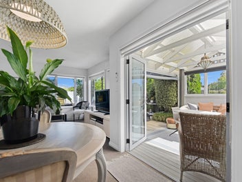 Sun-filled, Stylish, Seclusion