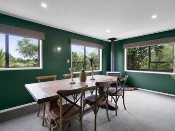 Family Haven with Private Bush Escape...