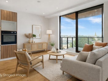 Walk to Trains, Cafes, Everything