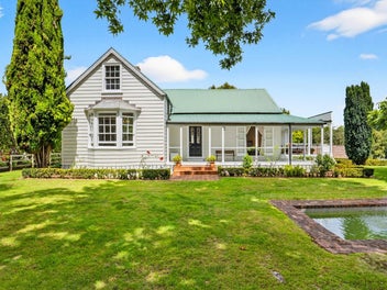 Welcome home to country and character