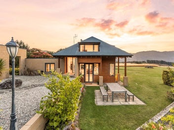 Big Sky Lifestyle Above Wanaka
