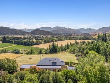 Elevated Lifestyle Living Above Wanaka