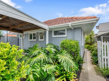 1950’s Style Revival - Sunny Belmont Living