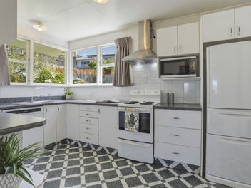 Low Maintenance Family Home With Woodland Views