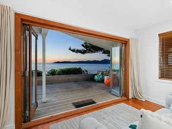 Absolute beachfront, premium position