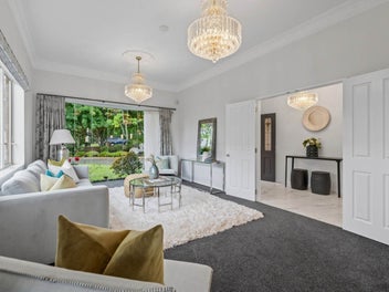 EXECUTIVE RESIDENCE WITH GRANNY FLAT