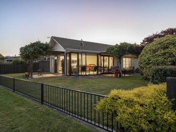 Peaceful Living by the Lake