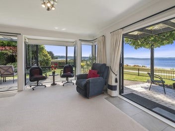 Peaceful Living by the Lake