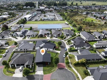 Modern Living, Prime Position