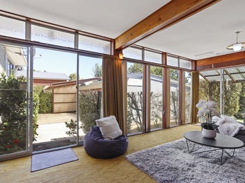 Retro Vibes And A Canvas For Wow!