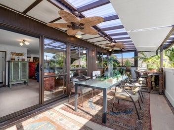 Lifestyle with income opportunity!