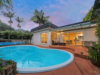 Overseas Vendor Says Sell - Spacious Family Li...