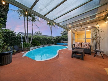 Overseas Vendor Says Sell - Spacious Family Li...