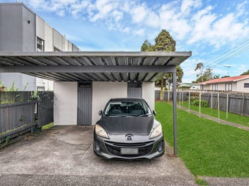 Stylish 1970's Apartment With Private Garden