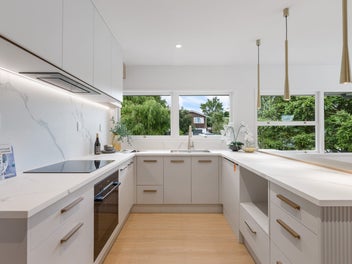 Ignore CV.Fully Renovated.Tightly Held Street