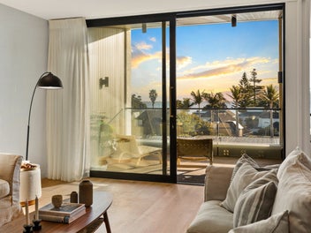 Wake to sunrises, walk to the beach