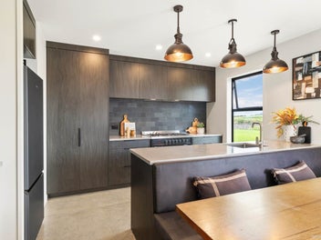 Bold Design - 2x Homes Under One Roof - 7km to...