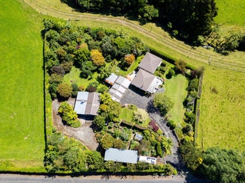 PRIVATE GARDEN SANCTUARY IN A PRIME LOCATION