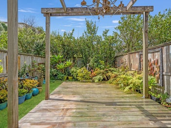 Nature-Wrapped Townhouse Living/pet friendly