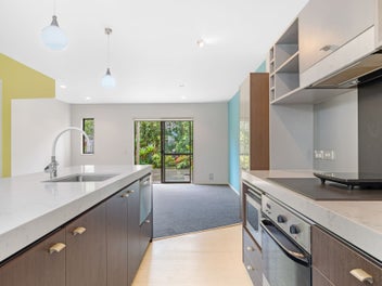 Nature-Wrapped Townhouse Living/pet friendly