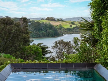 PONTING FITZGERALD DESIGN WITH SENSATIONAL VIEWS