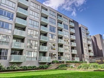 Smart Contemporary Low Maintenance Living