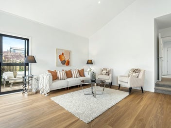 Sunny, Stylish & Seriously Affordable - Freehold!