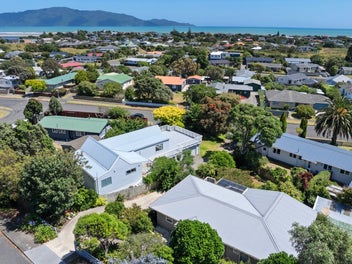Peaceful Garden Retreat with Island Views