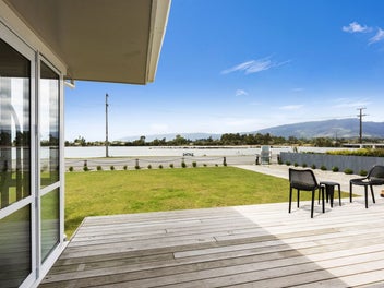 Lagoon Views & Light-Filled Living