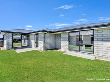 Low-Fuss Living in a Growing Community