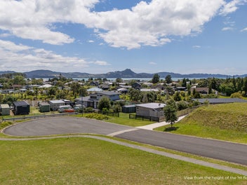 Elevated North-West Facing in Quiet Cul-de-Sac