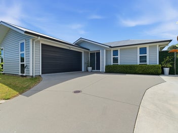 The Ultimate Beachside Entertainer!