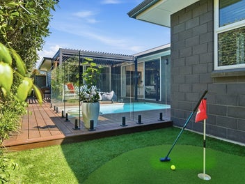 The Ultimate Beachside Entertainer!