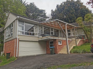Image 1 of 7