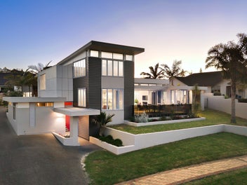 One of a kind, Designer Living, Gated Cul-de-sac