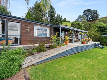 Country-Style Living City Convenience