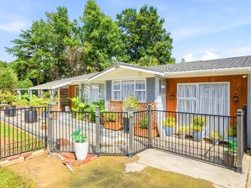 STYLISH, PRIVATE & Packed with EXTRAS!!!