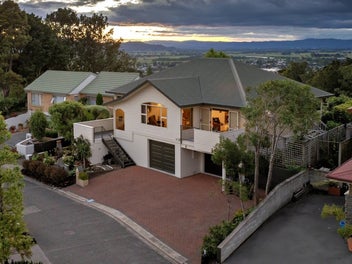 Empty nesters looking for room with a view