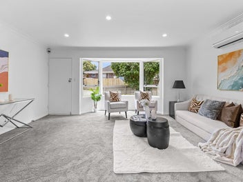 End Unit - Standout Garden