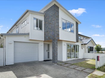 Family Home & Income Suite Wonder in Whenuapai