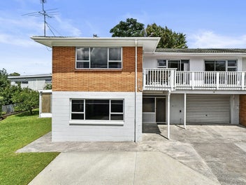 Absolutely enormous home with options galore!