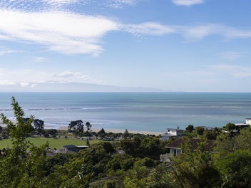 Outstanding Views, Options for Extended Family